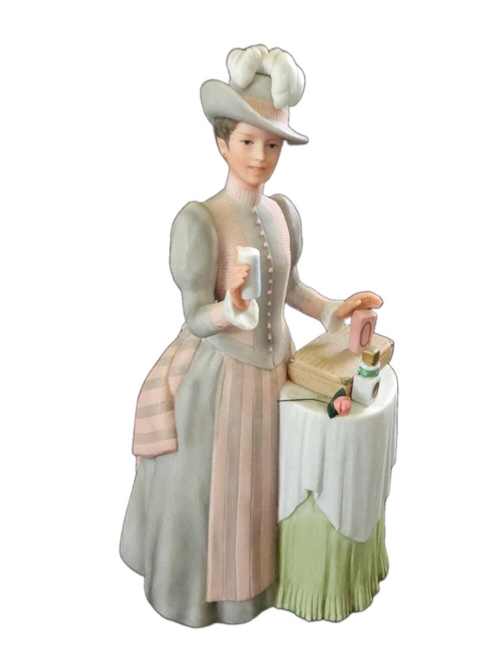 Avon Mrs. Albee 1984 Porcelain Figurine President's Club Member Award Vintage